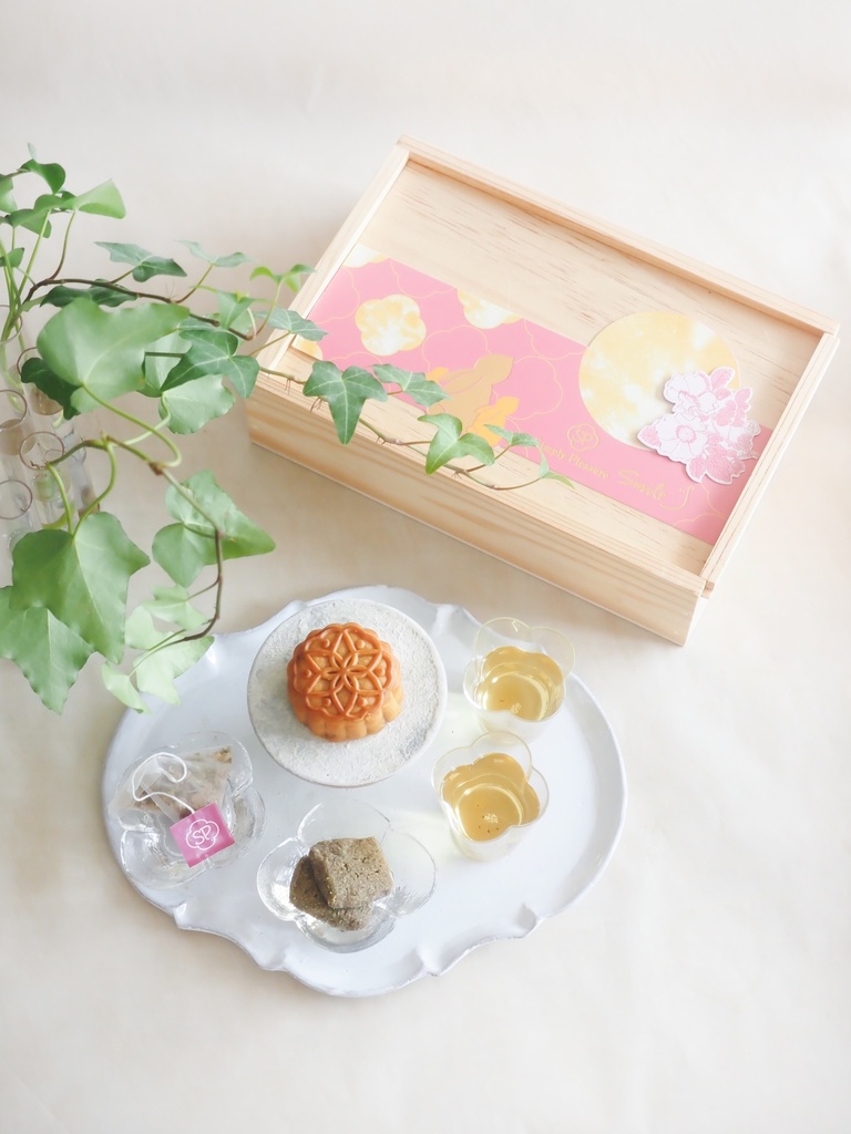 圓月 Blossom Moon